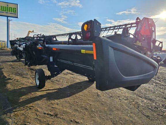 Image of MacDon FD75 equipment image 2