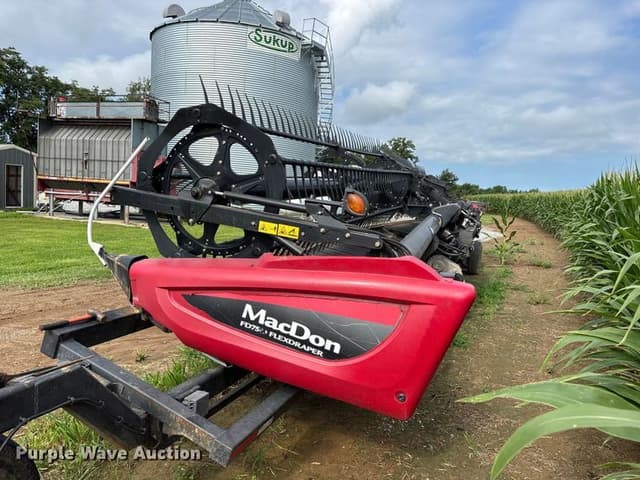 Image of MacDon FD75 equipment image 3