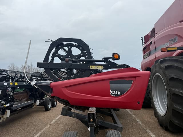 Image of MacDon FD75 equipment image 1