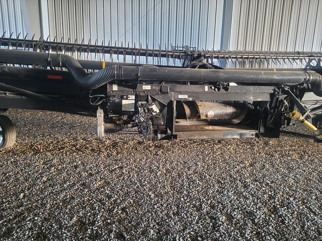 Image of MacDon FD75D equipment image 2