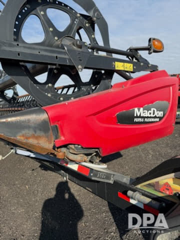 Image of MacDon FD75 equipment image 4