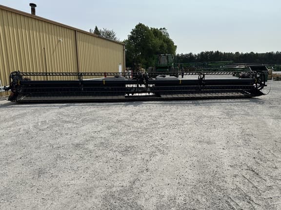 Image of MacDon FD75-S equipment image 3