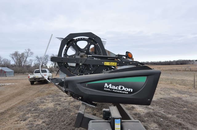 Image of MacDon FD75S equipment image 4