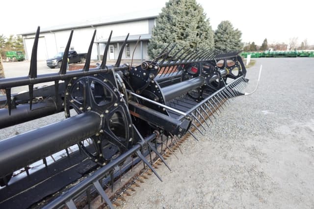 Image of MacDon FD75S equipment image 3