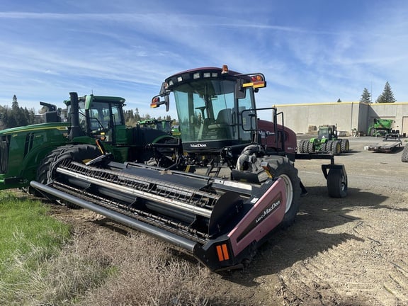 2016 MacDon M155E4 Equipment Image0