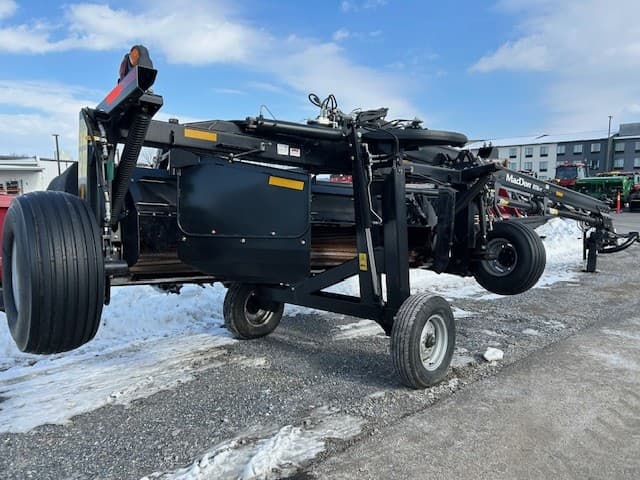 Image of MacDon R116PT equipment image 3