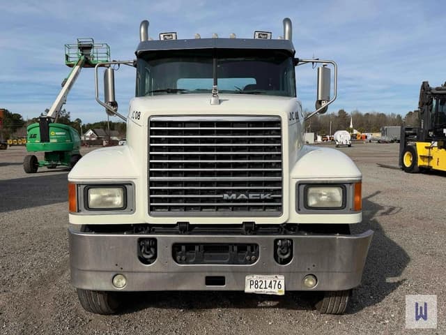 Image of Mack CHU613 equipment image 1