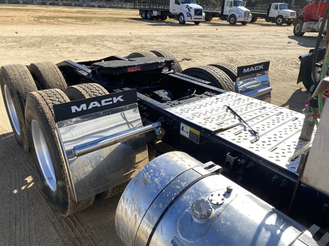 Image of Mack CHU613 equipment image 4