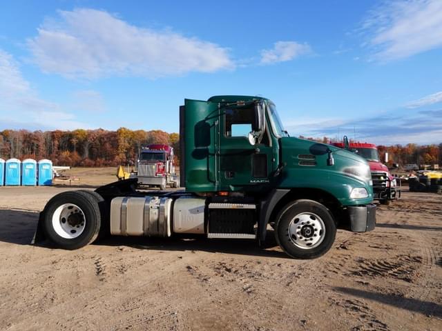 Image of Mack CXU612 equipment image 3