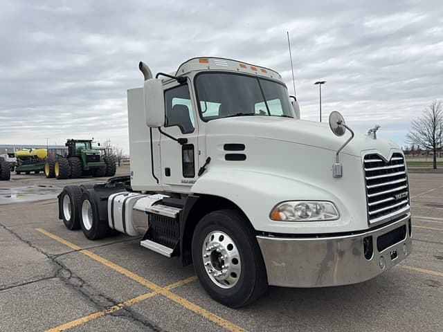 Image of Mack CXU613 equipment image 2