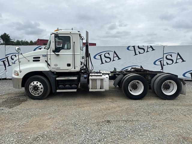 Image of Mack CXU613 equipment image 1