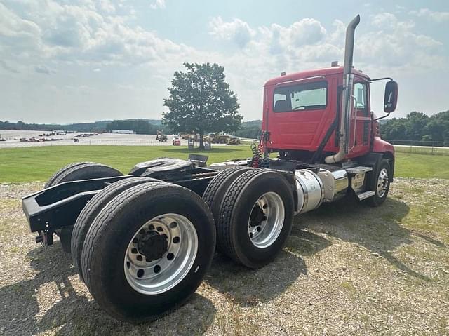 Image of Mack CXU613 equipment image 3