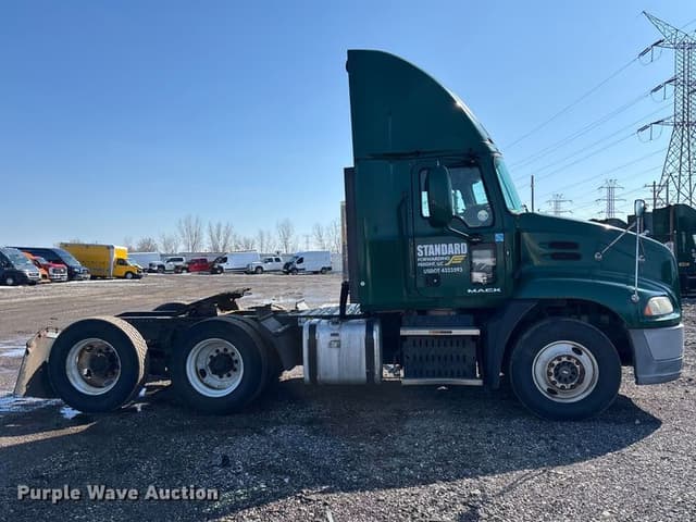 Image of Mack CXU613 equipment image 3