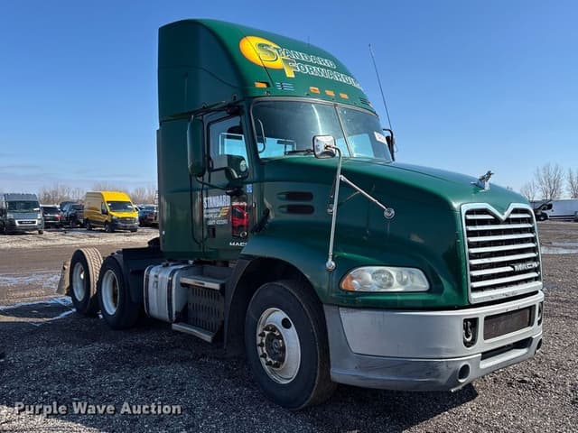 Image of Mack CXU613 equipment image 2