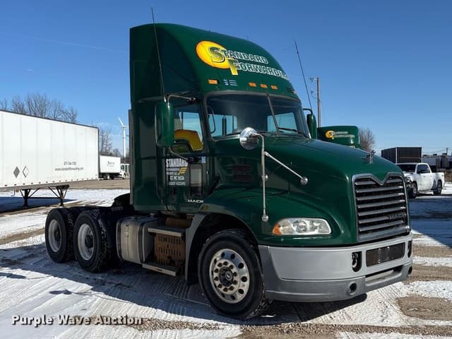 Image of Mack CXU613 equipment image 2