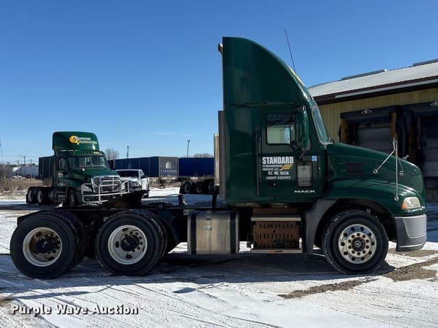 Image of Mack CXU613 equipment image 3