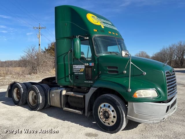 Image of Mack CXU613 equipment image 2