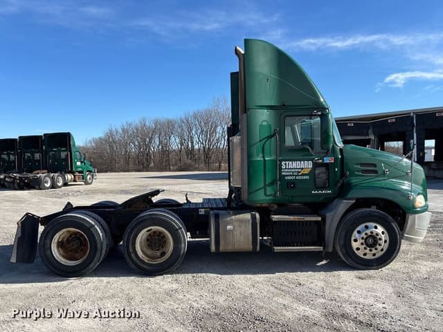 Image of Mack CXU613 equipment image 3