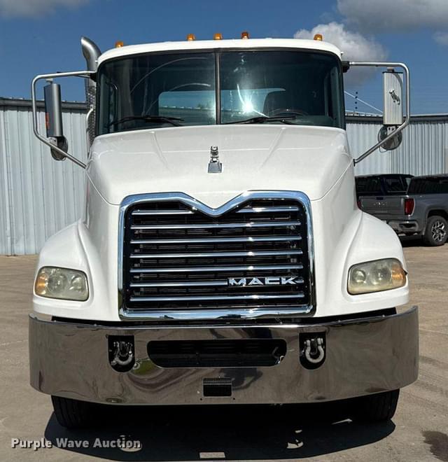 Image of Mack CXU613 equipment image 1
