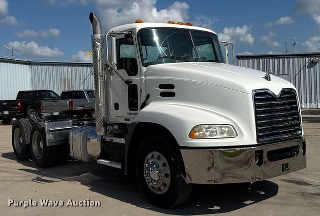 Image of Mack CXU613 equipment image 2