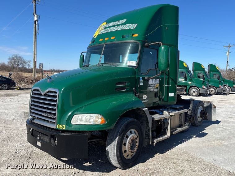 2016 Mack CXU613 Equipment Image0