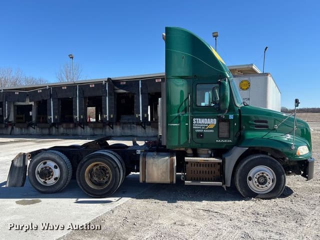 Image of Mack CXU613 equipment image 3