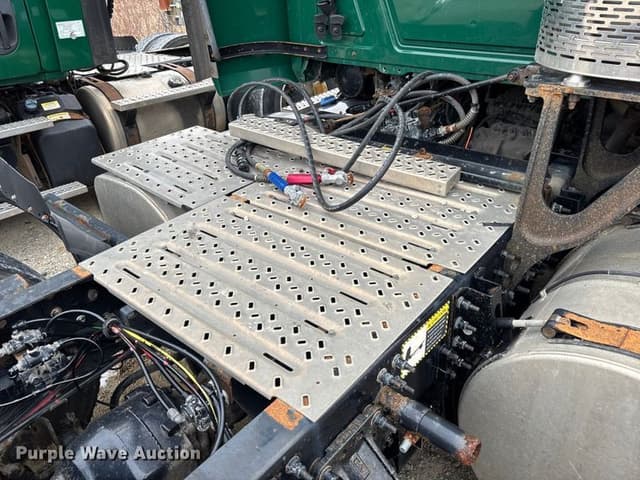 Image of Mack CXU613 equipment image 4