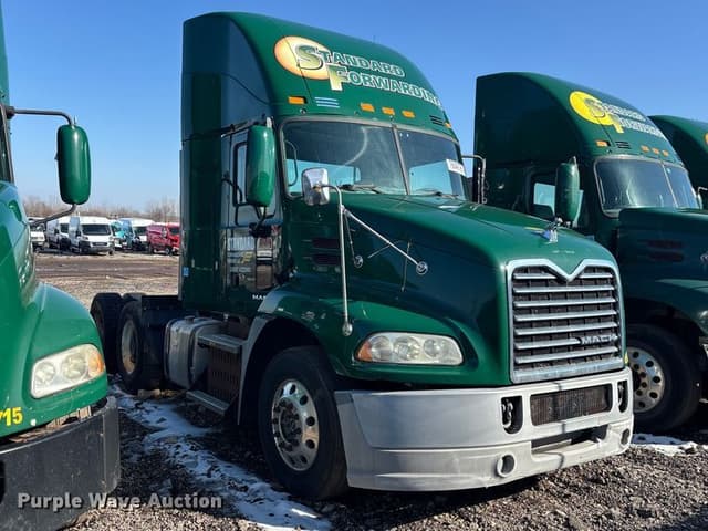 Image of Mack CXU613 equipment image 2