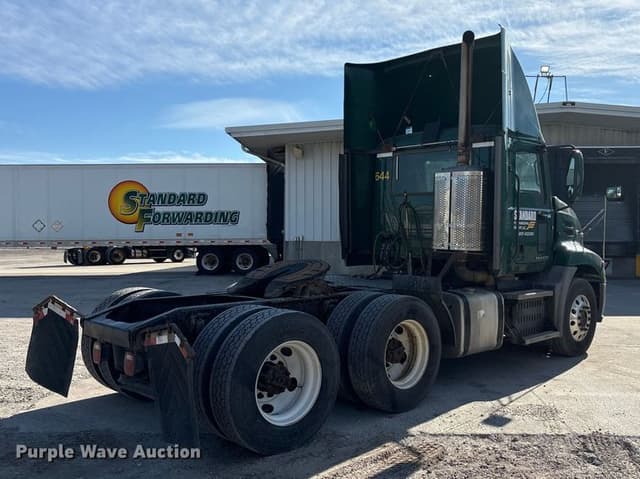 Image of Mack CXU613 equipment image 4