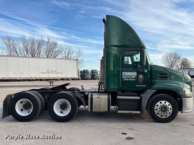 Image of Mack CXU613 equipment image 3