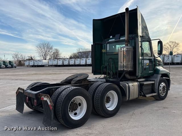 Image of Mack CXU613 equipment image 4