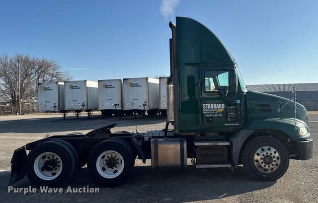 Image of Mack CXU613 equipment image 3