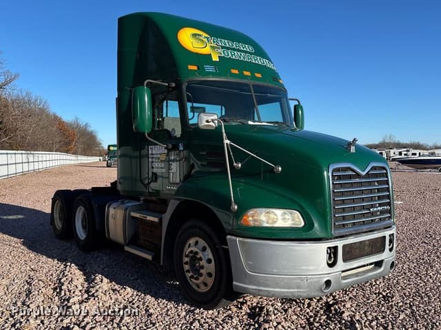 Image of Mack CXU613 equipment image 2