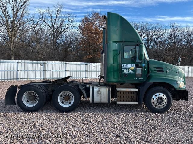 Image of Mack CXU613 equipment image 3