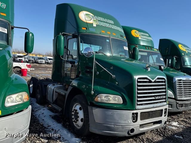 Image of Mack CXU613 equipment image 2