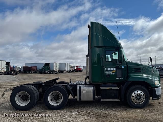 Image of Mack CXU613 equipment image 3