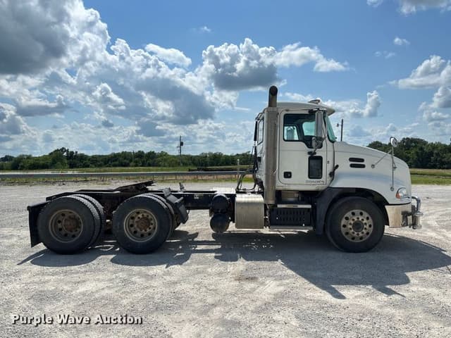 Image of Mack CXU613 equipment image 3