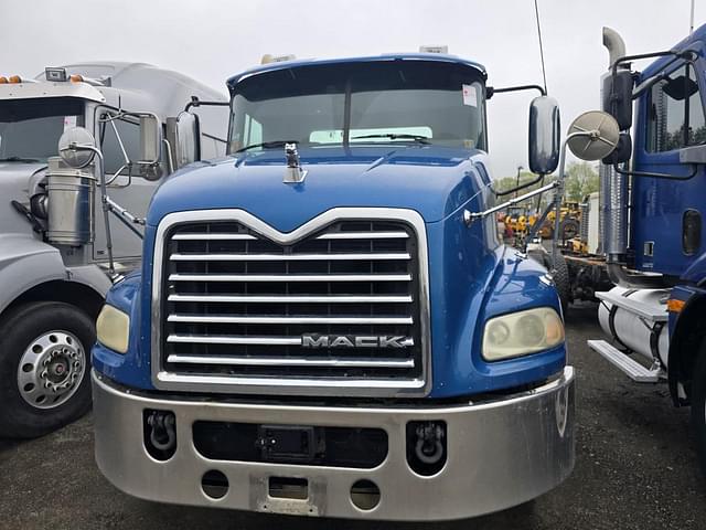 Image of Mack CXU613 equipment image 1
