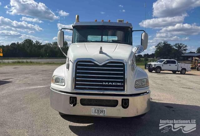 Image of Mack CXU613 equipment image 1