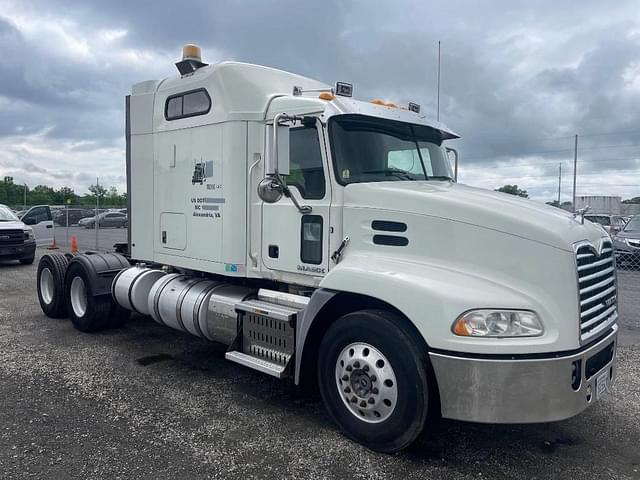 Image of Mack CXV613 equipment image 3