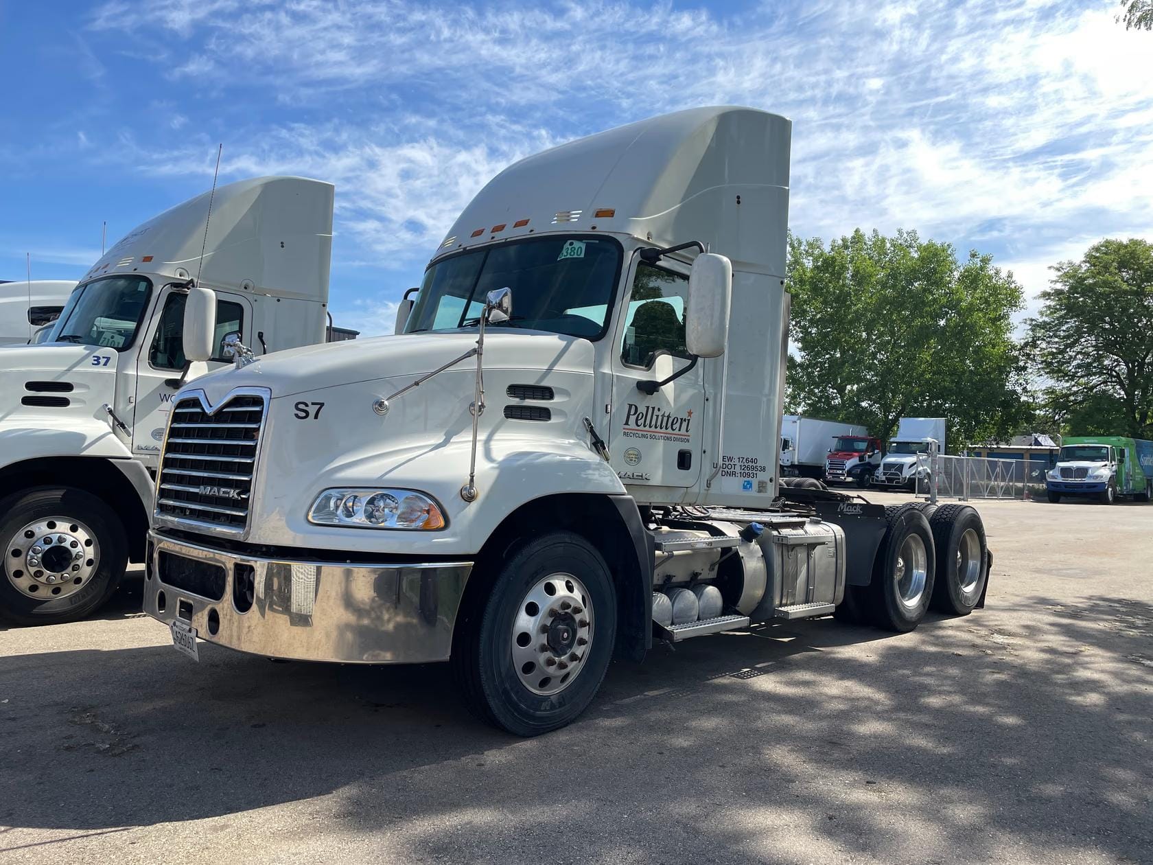2016 Mack CXU613 Equipment Image0