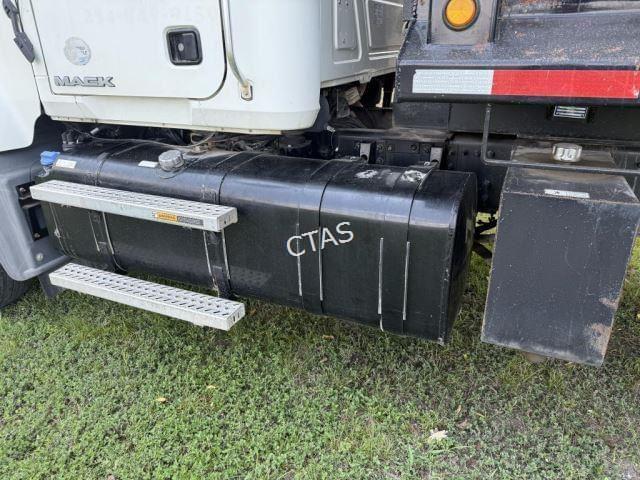 Image of Mack Granite GU713 equipment image 1
