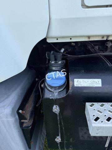 Image of Mack Granite GU713 equipment image 2