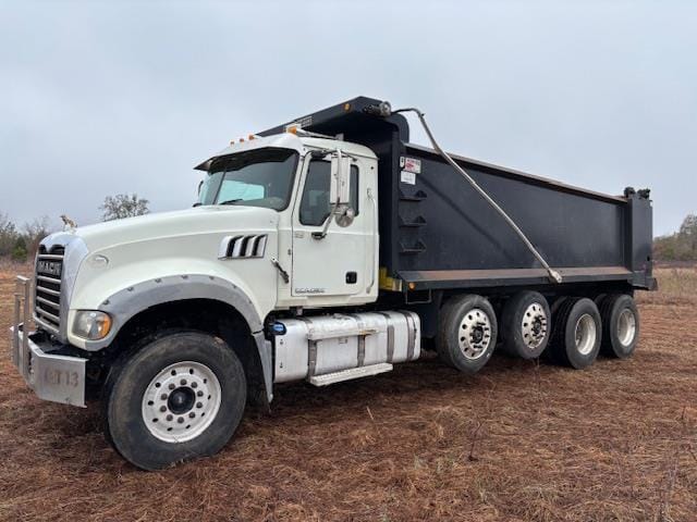 2016 Mack Granite GU713 Equipment Image0