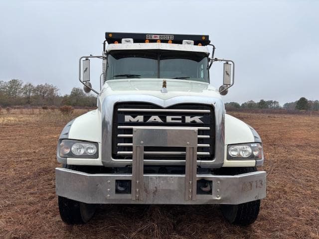 Image of Mack Granite GU713 equipment image 1