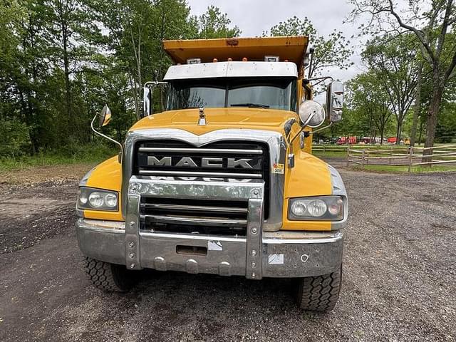 Image of Mack Granite GU713 equipment image 3