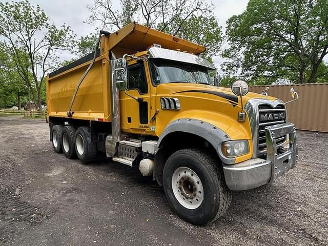 Image of Mack Granite GU713 equipment image 2