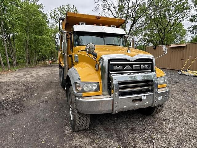 Image of Mack Granite GU713 equipment image 4