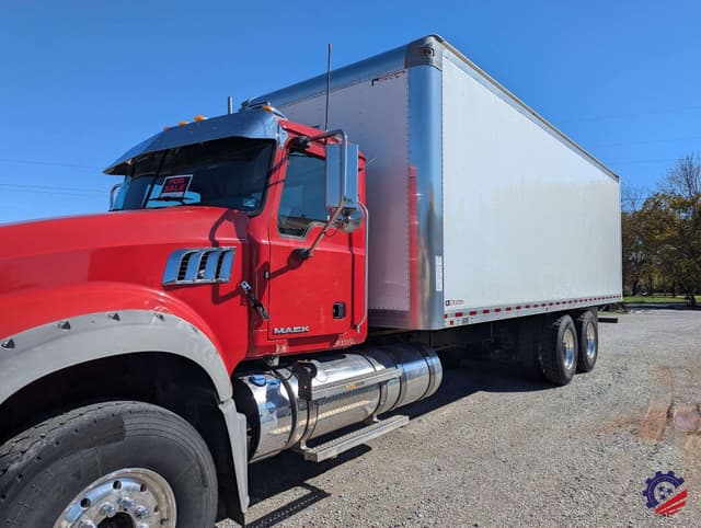 Image of Mack Granite GU713 equipment image 2