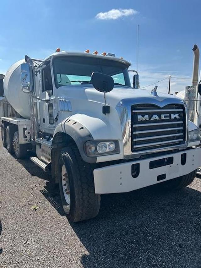 Image of Mack GU700 equipment image 1
